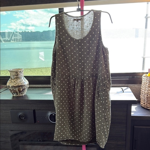 Betty’s Stylish Olive Polka Dot Sleeveless Dress size medium - Picture 3 of 6